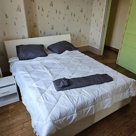 Charming 3-bedroom House, Perfect For Family Getaways Or Extended Professional *