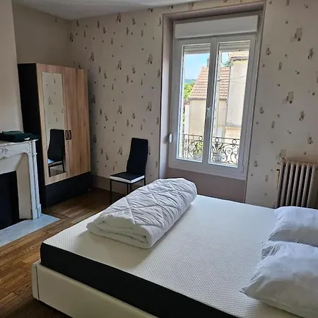 Charming 3-bedroom House, Perfect For Family Getaways Or Extended Professional