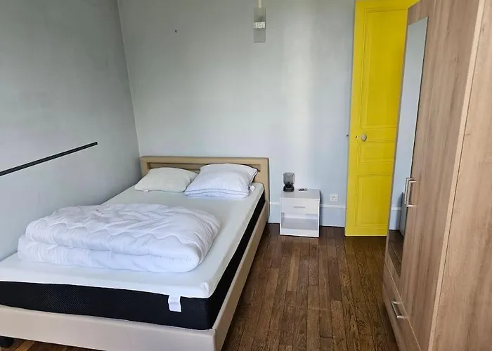 Charming 3-bedroom House, Perfect For Family Getaways Or Extended Professional Villa Saacy-sur-Marne